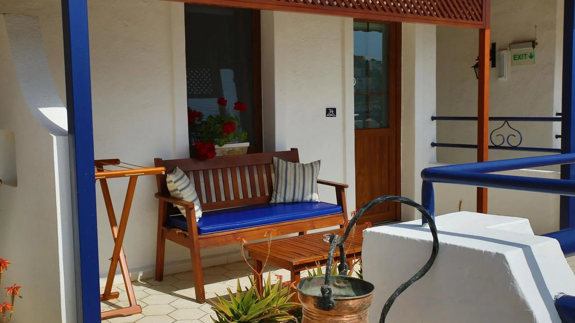 Uzhan Beach Hotel Битез