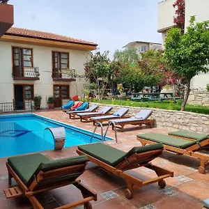 https://sezgin-hotel-kusadasi.kusadasihotels.org